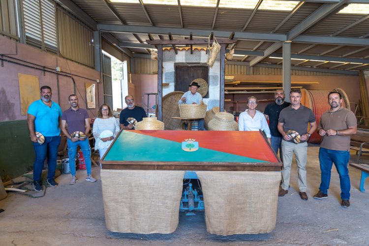 Juanito Ramírez hará un balayo en la carreta de Santa Lucía durante la Romería del Pino