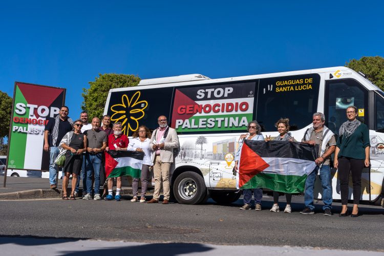 Santa Lucía promueve una campaña en guaguas e instalaciones municipales contra el Genocidio en Palestina