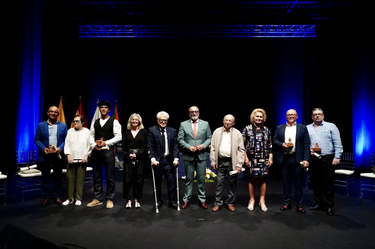 El alcalde de Santa Lucía defiende el orgullo de ser de una ciudad moderna que valora su identidad e historia