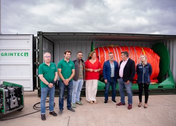 Una nueva barrera oceánica de 600 metros refuerza el sistema anticontaminación del Puerto de Las Palmas