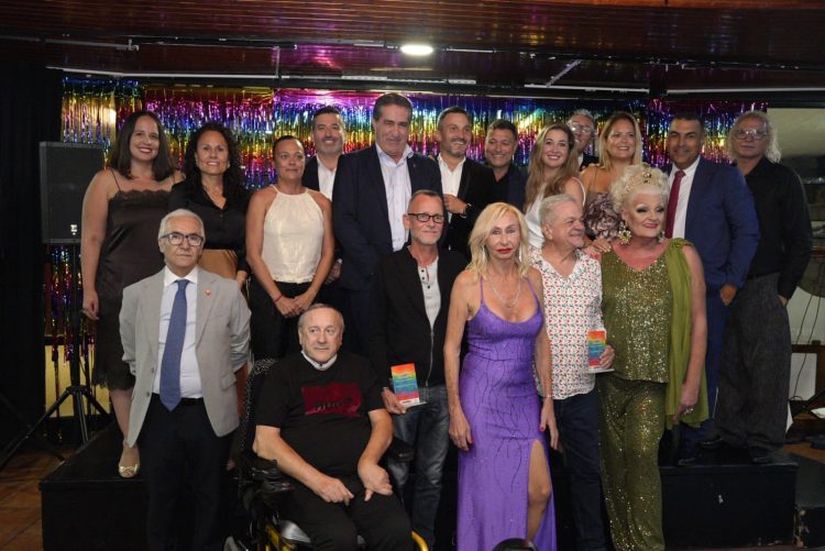 San Bartolomé de Tirajana celebra la gala Maspalomas Forever con más de 150 asistentes para reconocer la trayectoria de referentes del colectivo LGTBI