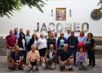 Los alcaldes gallegos del Camino de Santiago Francés visitan Tunte y andan el Paso de La Herradura