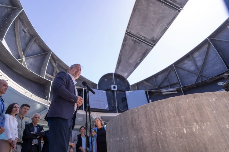 Clavijo: “Gracias a las ventajas fiscales de Canarias el sector privado genera economía a través de la ciencia”