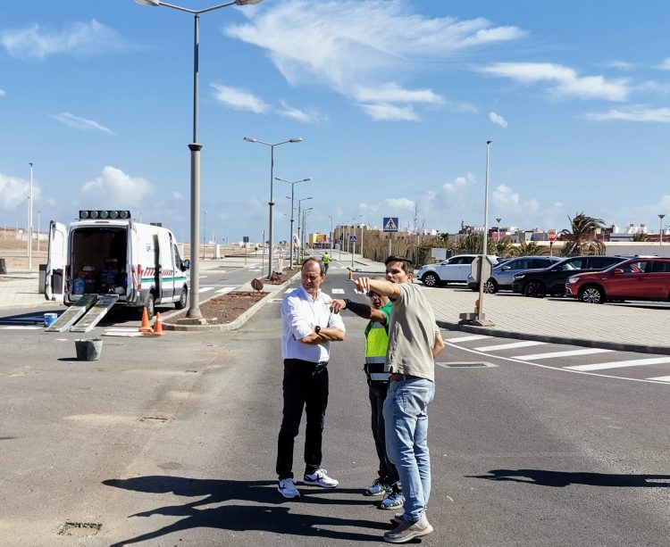 El Paseo del Faro de Arinaga se abre al tráfico tras la finalización de las obras de mejora