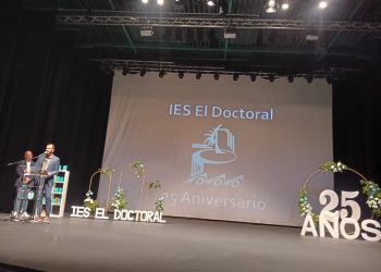 El Ayuntamiento reitera su compromiso con la educación pública en el aniversario del IES Doctoral