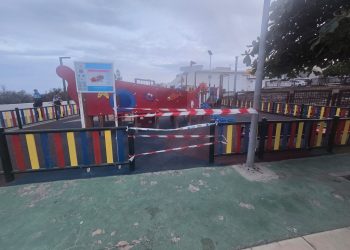 El Ayuntamiento de Telde cierra temporalmente el parque infantil de La Garita tras localizar un nido de avispas