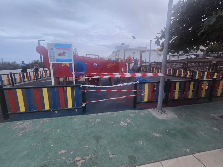 El Ayuntamiento de Telde cierra temporalmente el parque infantil de La Garita tras localizar un nido de avispas