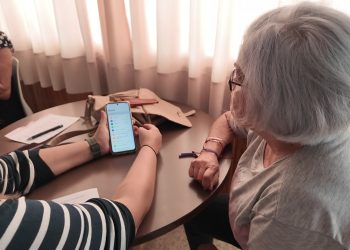 Personas mayores del municipio de Ingenio se adentran en el mundo digital con nuevos talleres formativos