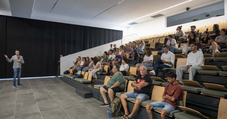 Mogán forma a profesionales para la protección de menores en el ámbito deportivo