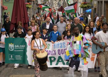 Gáldar marcha por la paz y la solidaridad reivindicando el derecho a migrar