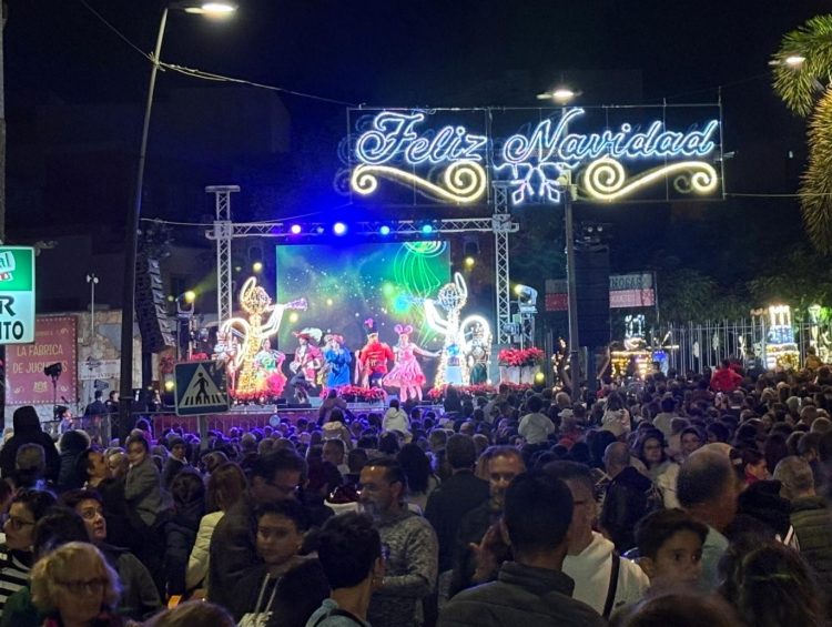 Una explosión de luz y fantasía marca la llegada de la Navidad en la Villa de Ingenio