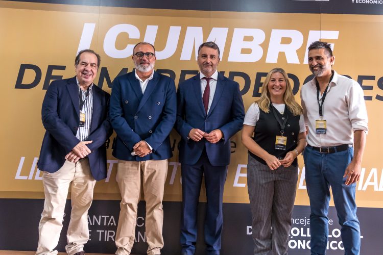 Los ponentes de la I Cumbre de Emprendedores y Liderazgo destacan la importancia de trabajar en equipo