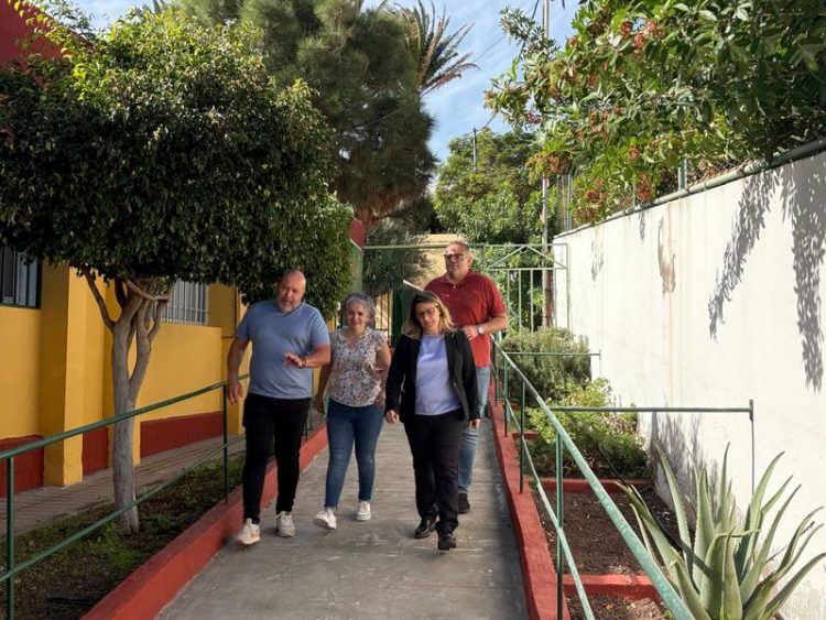 Reparada de urgencia la fachada del edificio de Infantil del CEIP Dr. Juan Espino Sánchez