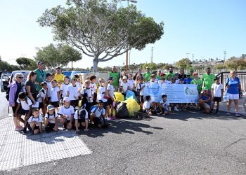 Colectivos, voluntariado y alumnado retiran 100 kilos de basura del Barranco de Maspalomas