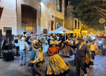 Las siete carretas participantes en la Romería en honor a San Gregorio ofrendan 7.000 kilos de alimentos al copatrono de Telde