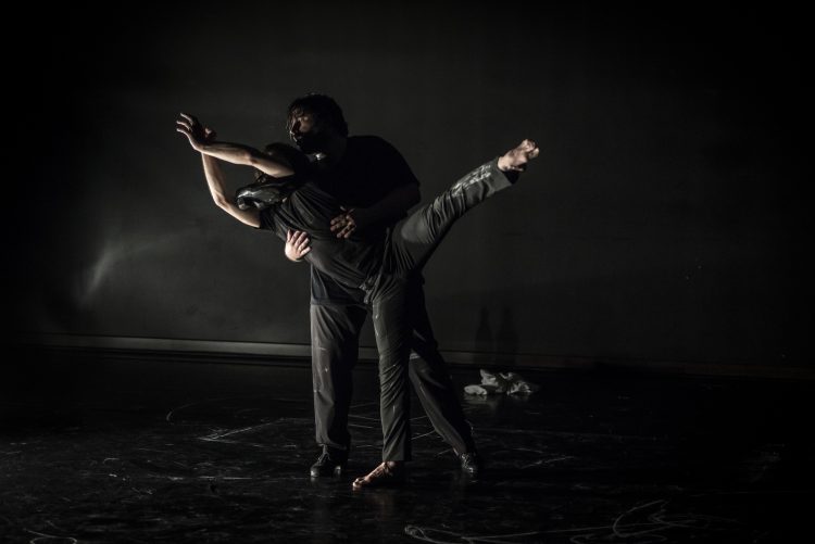 El cuerpo como un lienzo: ‘Tríptico #2’ celebra la hibridación de la danza contemporánea en el Guiniguada