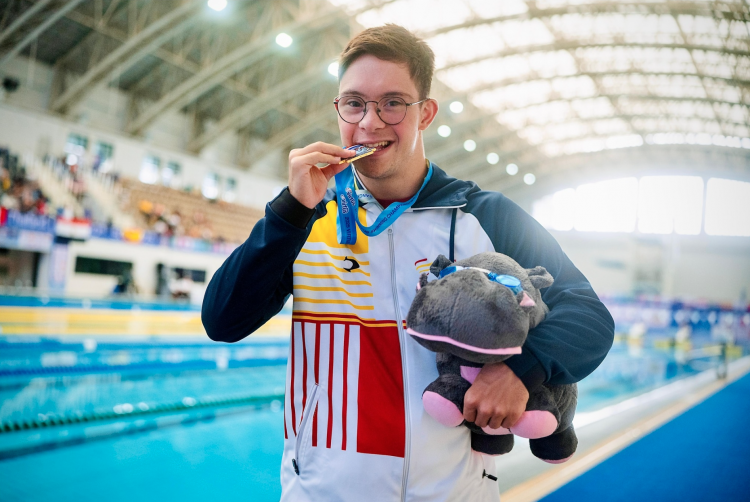 Un centenar de nadadores se dan cita en la sexta competición de Natación Adaptada en el CN Las Palmas