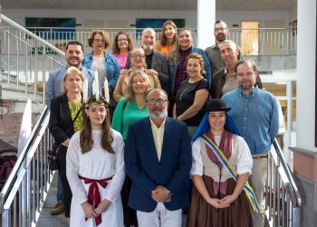 El alcalde, Francisco García, recibe a la “Lucía Canaria” y “Lucía Sueca” hoy en las oficinas municipales