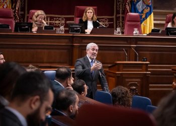 Clavijo asegura que el Gobierno, con sus aciertos y errores, ha mejorado la situación de Canarias en 2025