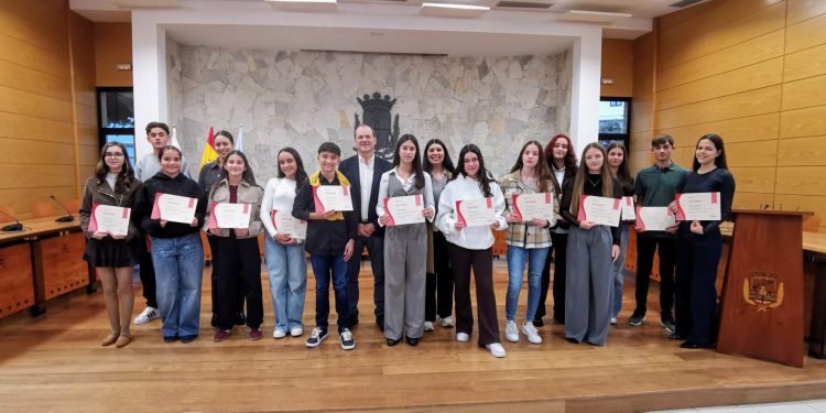 Agüimes reconoce los 15 mejores expedientes académicos del municipio