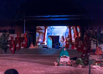 La plaza de Casa Pastores se llenó para celebrar los 40 años del Belén Viviente el día de Navidad