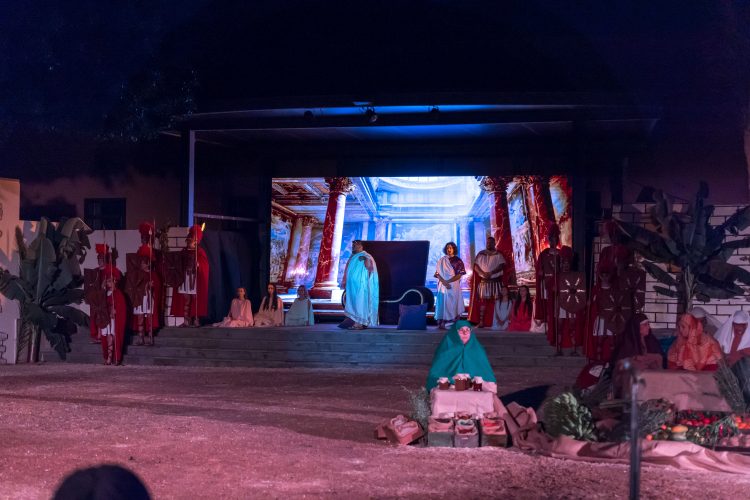 La plaza de Casa Pastores se llenó para celebrar los 40 años del Belén Viviente el día de Navidad
