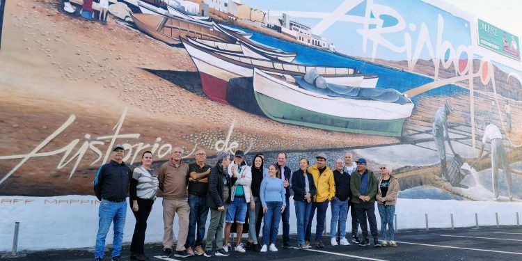 Arinaga refleja su pasado costero en un nuevo mural en la avenida Polizón