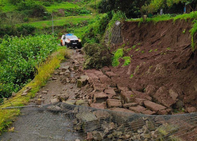 Las lluvias dejaron el fin de semana mucha agua en Teror y más de una treintena de incidencias