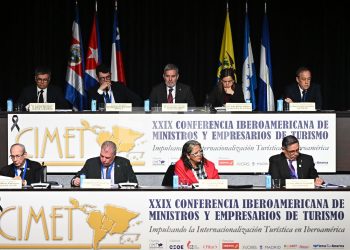 Clavijo apela en CIMET a una gestión del turismo con “responsabilidad pública y visión a largo plazo” 