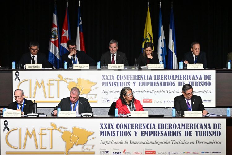 Clavijo apela en CIMET a una gestión del turismo con “responsabilidad pública y visión a largo plazo” 