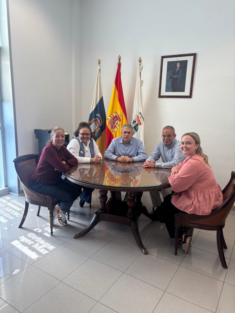 La Fundación Canaria Umiaya mantuvo la pasada semana una reunión institucional con el alcalde de San Bartolomé de Tirajana