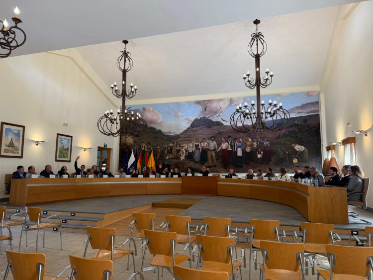 El alcalde de Santa Lucía destituye a los concejales Yaiza Pérez, Leví Ramos y Ofelia Alvarado “por votar con la derecha una moción contra el gobierno municipal”