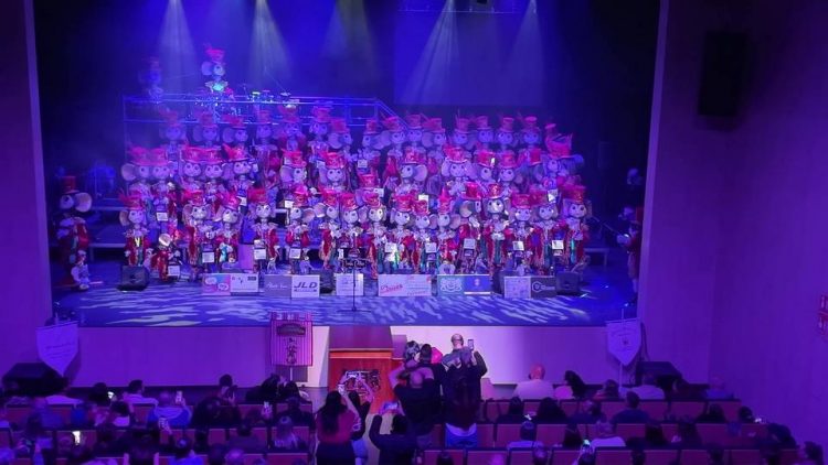 La murga infantil Los Legañositos presenta su disfraz inspirado en el mundo del circo