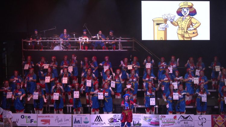 Las “carteras” Legañosas reparten sus mensajes del Carnaval 2026