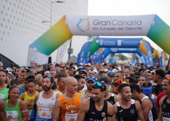 Fran Cabrera y Ana Boullón imponen su ritmo en la Media Maratón Fundación Puertos de Las Palmas y se alzan con el título regional