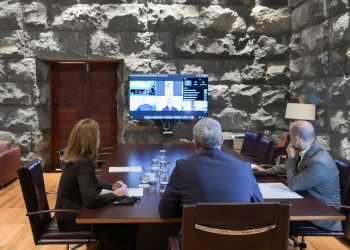 Clavijo garantiza a los canarios de Venezuela que el Gobierno estará a su lado ante cualquier circunstancia