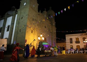 Más de un centenar de actores y actrices convierten el casco de Agüimes en un escenario medieval