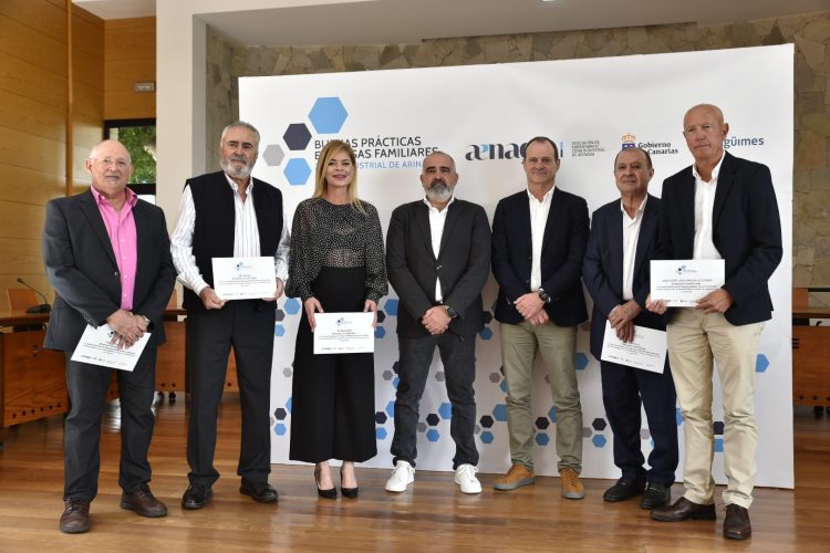 Aenaga reconoce la excelencia de cinco empresas familiares de la Zona Industrial de Arinaga