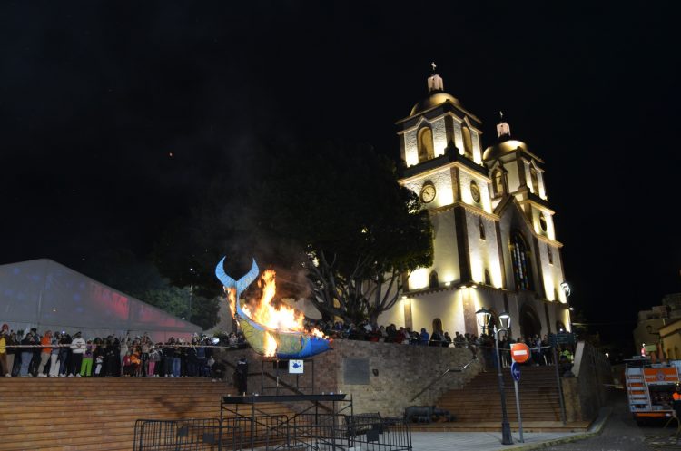 Adiós festivo a Doña Sardina, incinerada este Miércoles de Ceniza en el Carnaval del Mar de la Villa de Ingenio