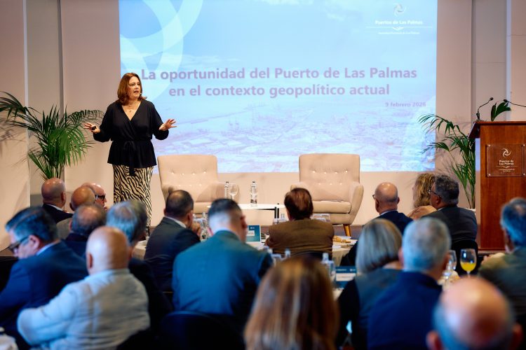 Beatriz Calzada: “La situación geopolítica actual supone una oportunidad de oro para el Puerto de Las Palmas”