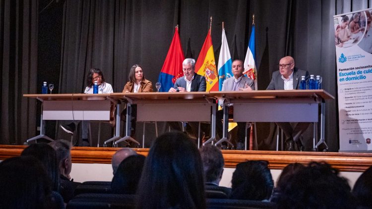 Clavijo apuesta por la ‘Canarias de los cuidados’ en la presentación de un proyecto para atender a mayores en zonas rurales
