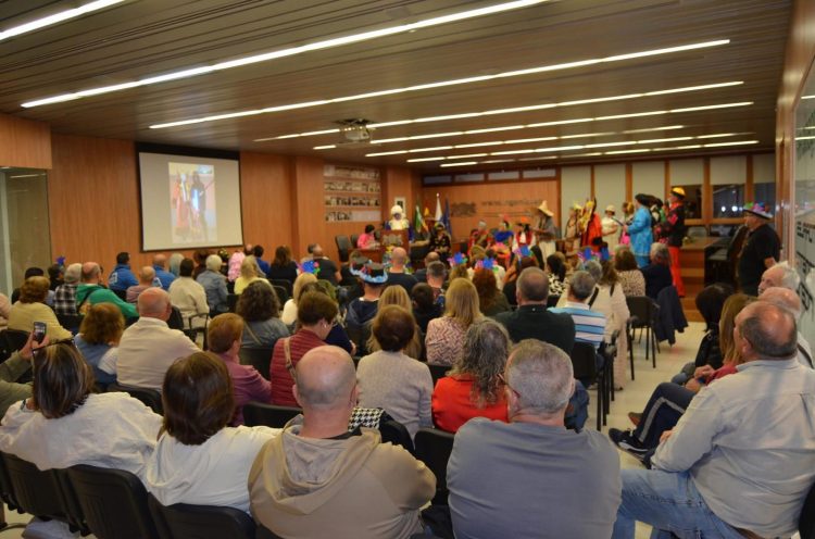 El Carnaval del Mar zarpa con un pregón cargado de memoria, creatividad y espíritu colectivo