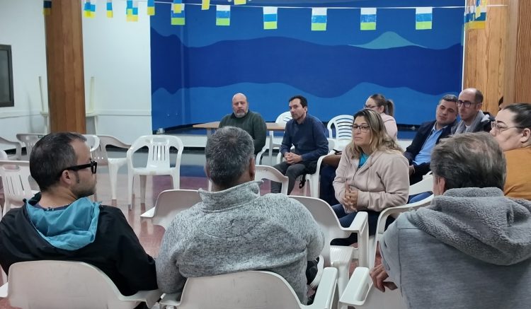 El grupo de gobierno presenta a la vecindad de El Burrero dos bolsas de suelo municipales