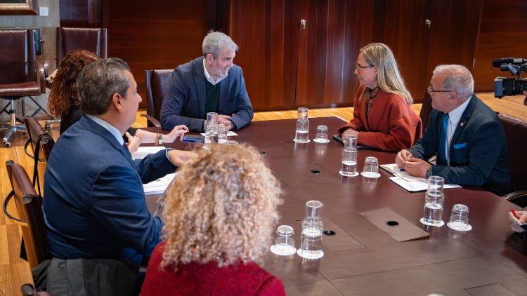 Clavijo alaba la radiografía del estudio Canarias Importa II y las iniciativas propuestas para aumentar el bienestar social