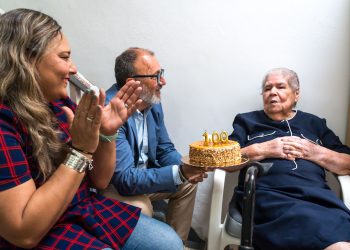 Josefa Saavedra cumple cien años casi sin arrugas: “no he usado cremas, siempre me lavaba con jabón Lagarto”