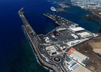 Los puertos de Arrecife y de Puerto del Rosario cierran por la borrasca Therese