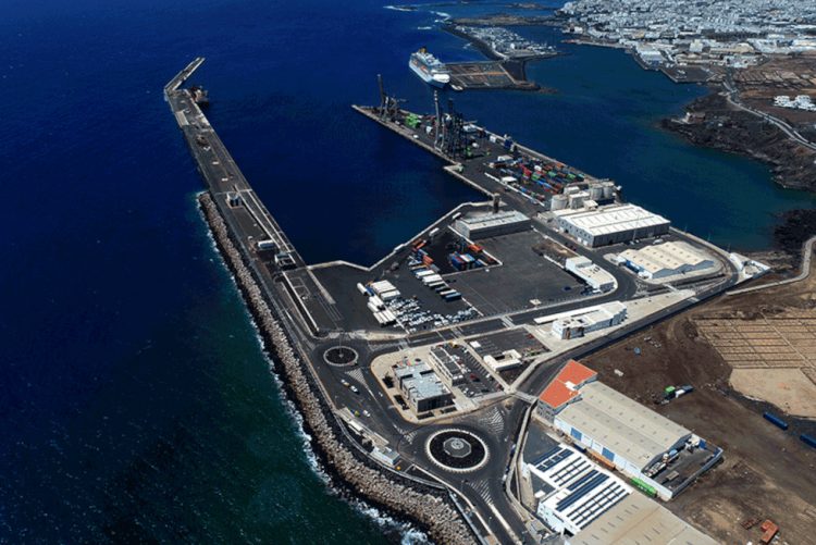 Los puertos de Arrecife y de Puerto del Rosario cierran por la borrasca Therese