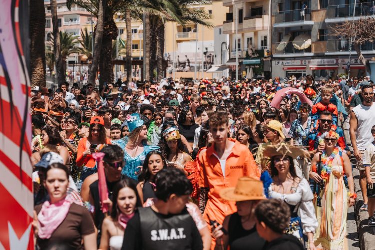 El Carnaval Costa Mogán 2026 se despide con una jornada frenética