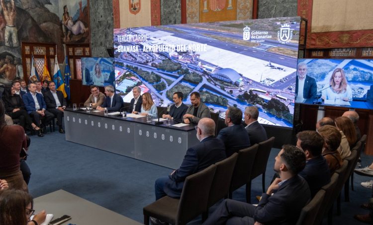 Clavijo refuerza su compromiso con la mejora de la movilidad con el proyecto del tercer carril de la TF-5 