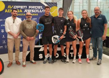 Bentahor Espino Mustafa y Carlos Eugenio Barrera, junto a Rael y Marta Eugenio Barrera, campeones del IV Open de Pádel Absolut AENAGA – Toyota City